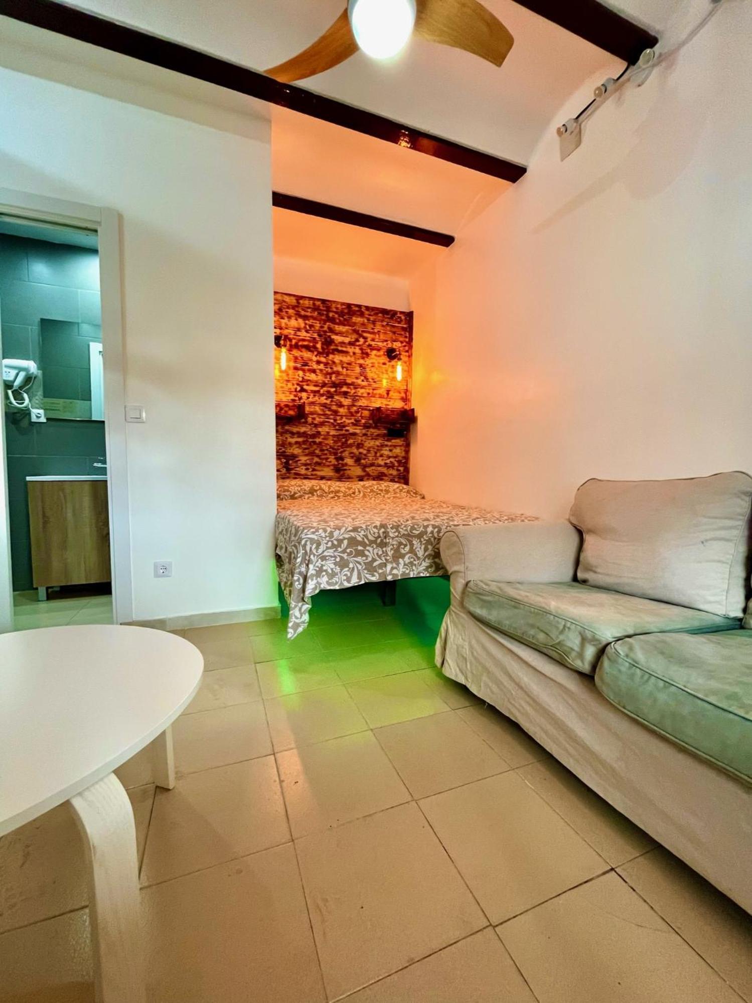 Nuevos Apartamentos Frente Al Mar Y A La Playa Castelldefels Ngoại thất bức ảnh
